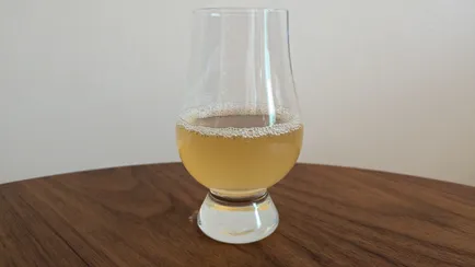 Tropical mead in a Glencairn glas.