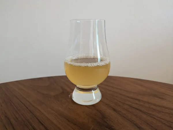 Tropical mead in a Glencairn glas.
