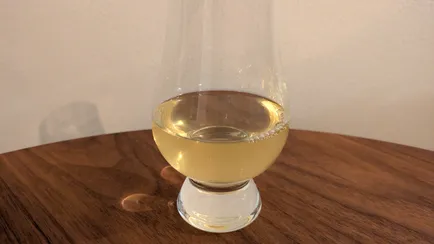 Vanilla Kilju mead in a Glencairn glas.