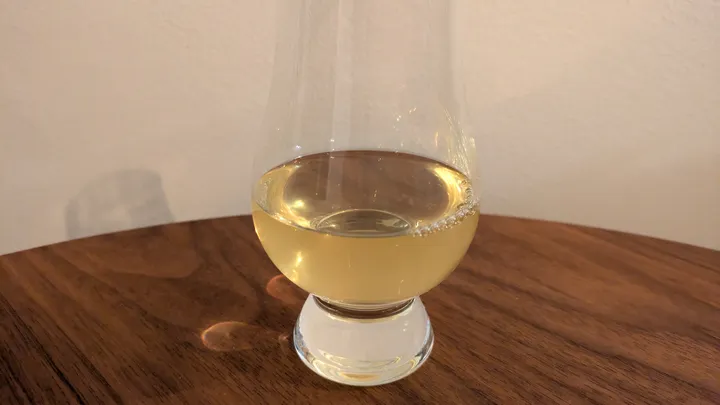 Vanilla Kilju mead in a Glencairn glas.