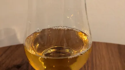 Elder flower mead in a glencairnglas.